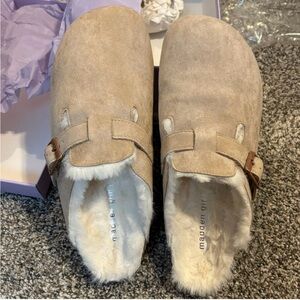Madden Girl CLOGS new & unworn sz 9.5 women tan beige & box fleece lined